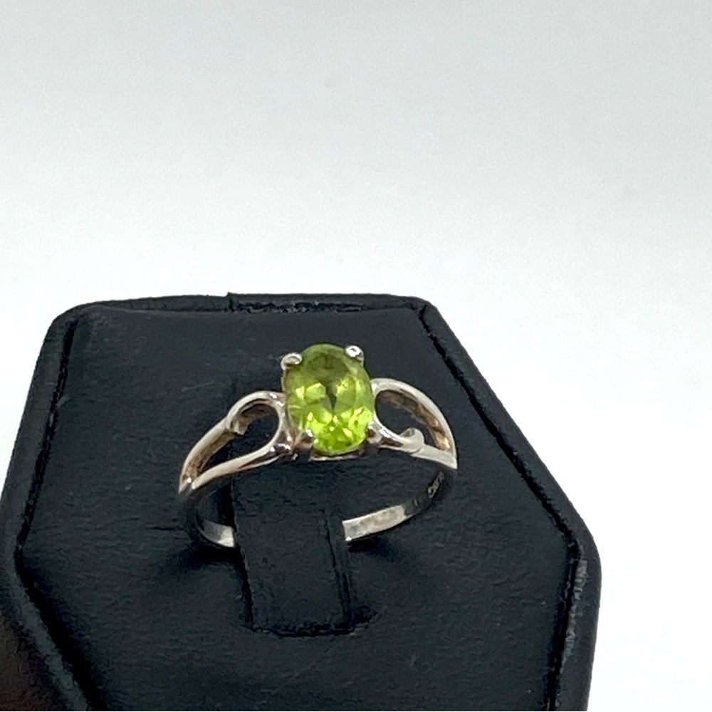 Vtg Sterling 925 Peridot Scroll Design Shank Ring | Sz 4.75